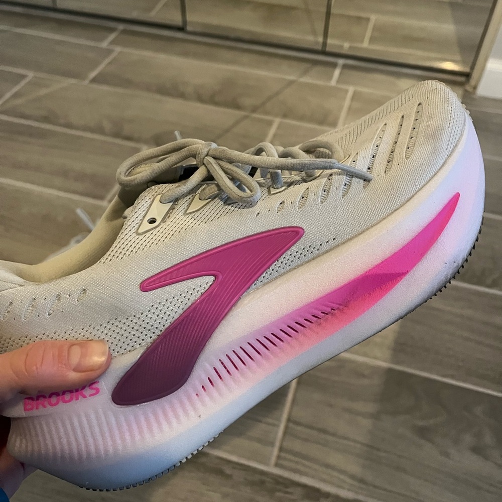 New Womens Brooks Glycerin Max Running Shoe, size 8.5 - Cream and Pink
